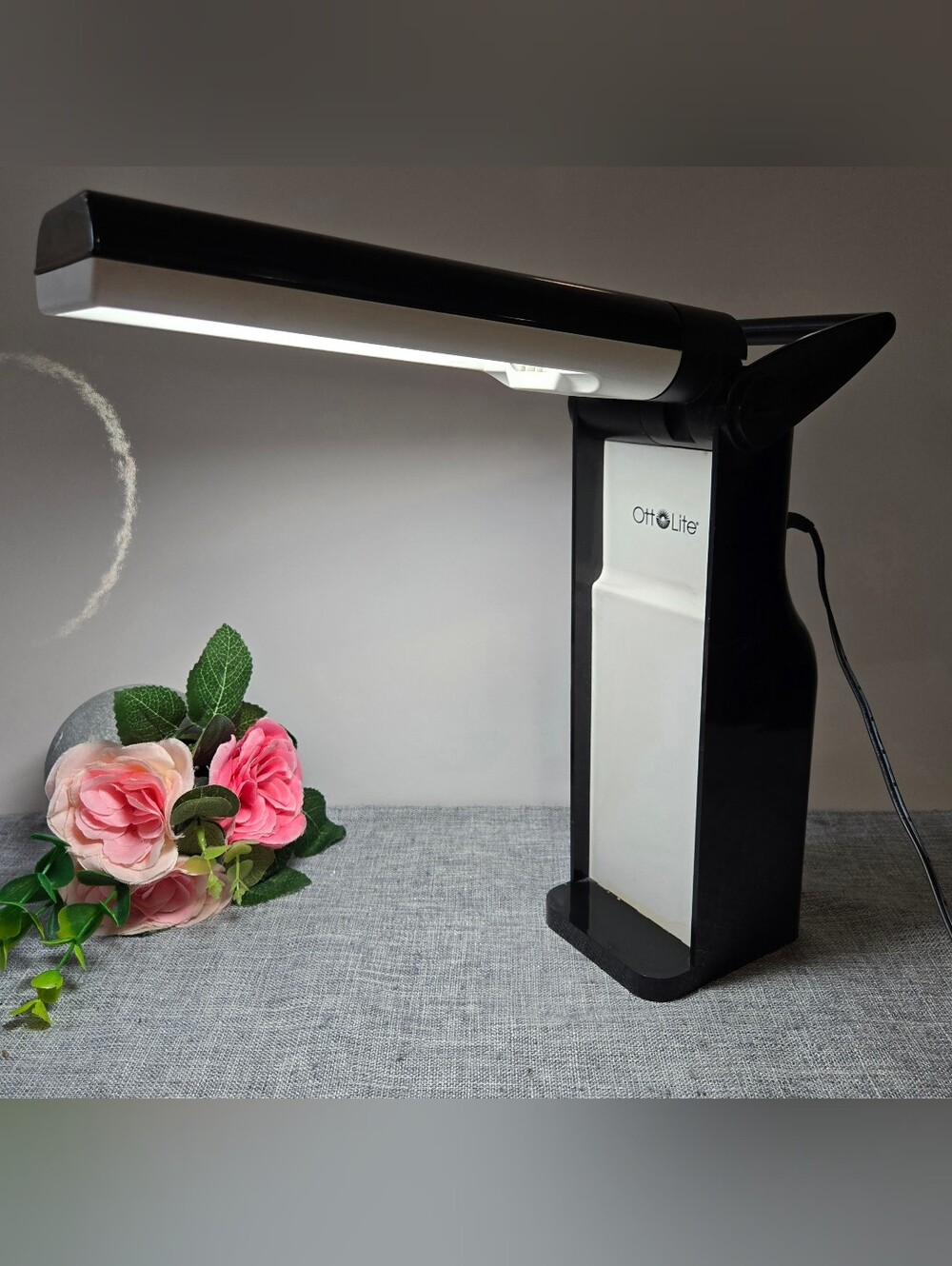 Vintage OttLite GX7911 13-Watt Folding Portable Craft & Hobby Task Lamp - Black